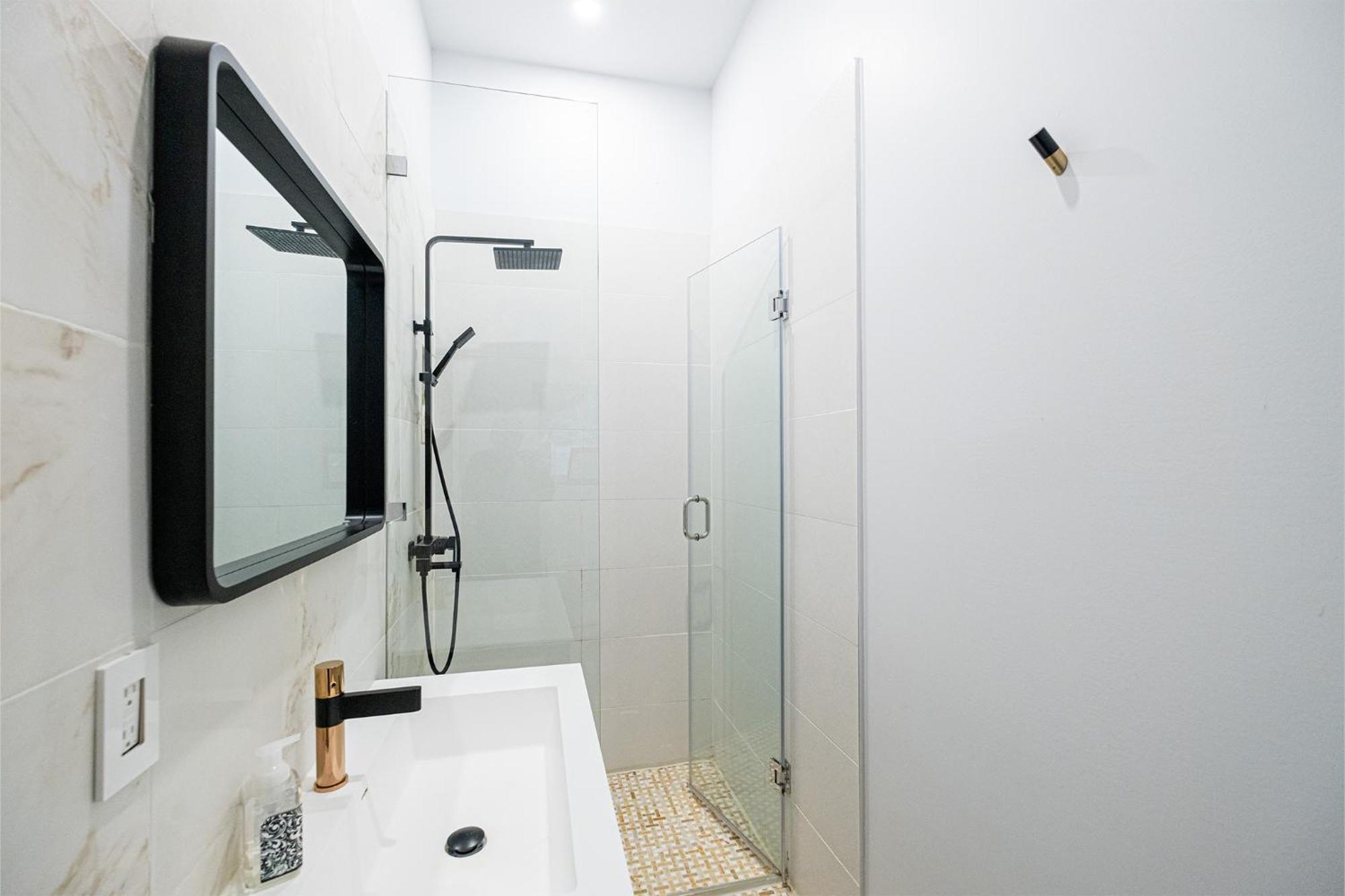 Queen Loft In Nature โตรอนโต ภายนอก รูปภาพ